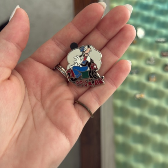 Disney Pin Train Bundle - Picture 4 of 6